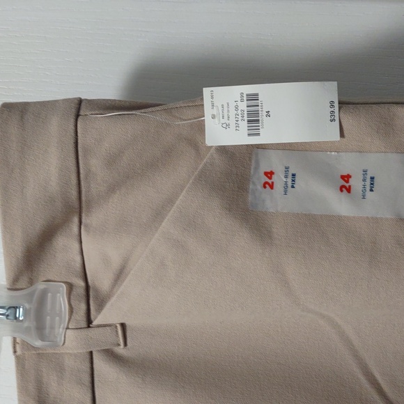 Old Navy HighRise Pixie khaki pants - Picture 2 of 5